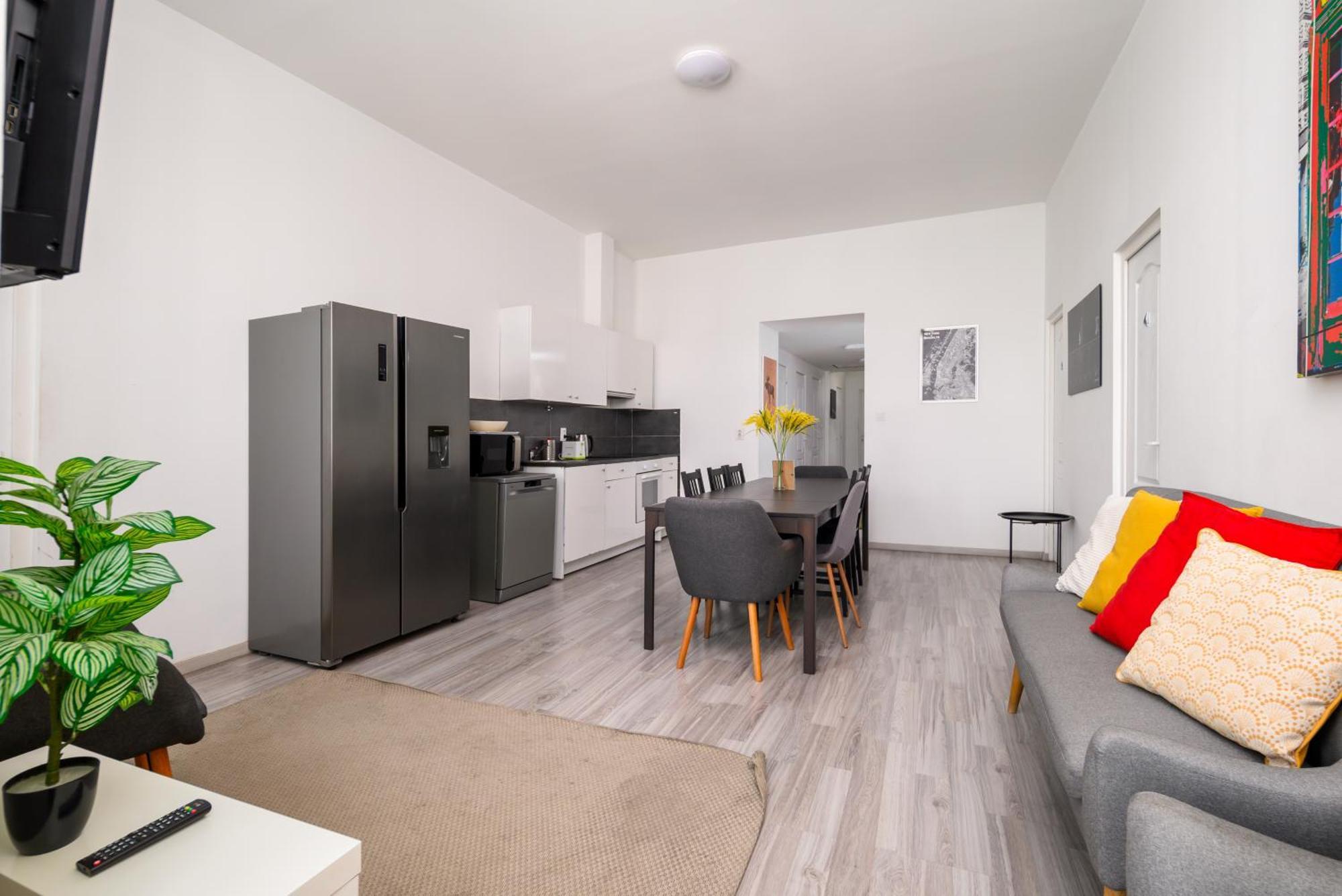 Appartement 5 Bedrooms Keleti-home *