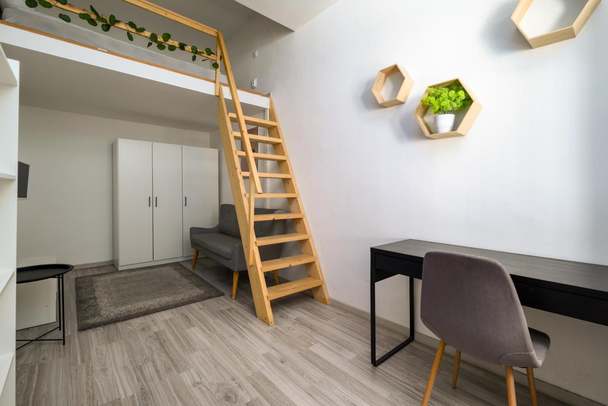 Appartement 5 Bedrooms Keleti-home *