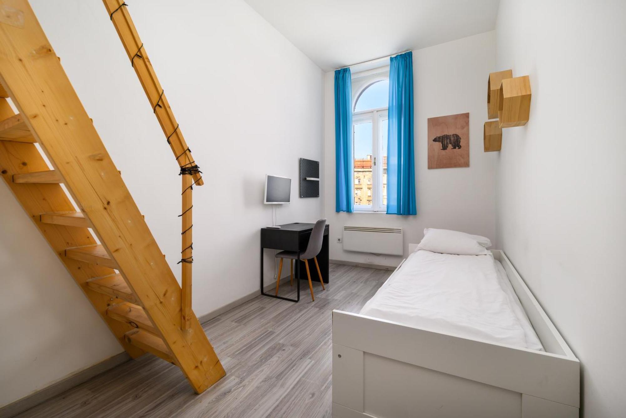 Appartement 5 Bedrooms Keleti-home *