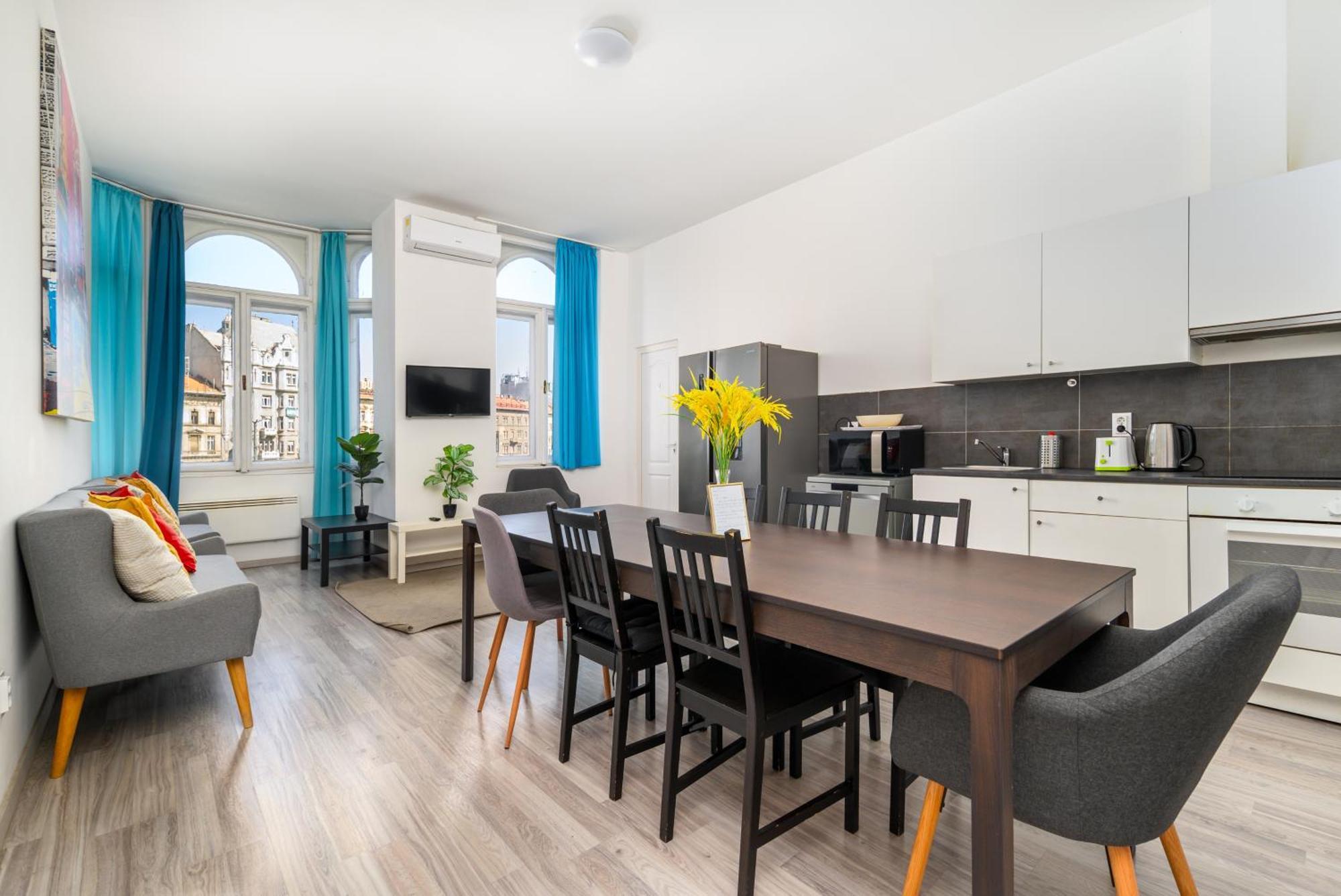 5 Bedrooms Keleti-home * Boedapest